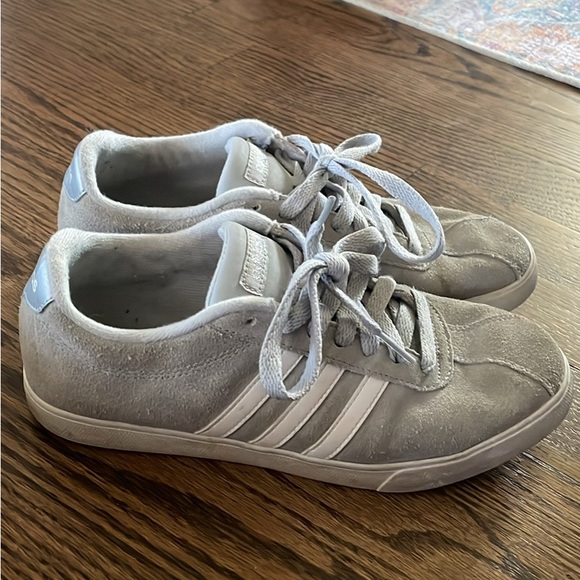 Adidas Size 7 Women’s - Picture 2 of 2